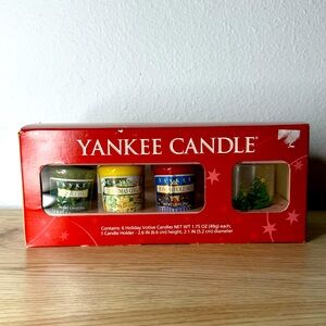 Yankee Candle Gift Set Christmas Candles and Holder Home For The‎ Holidays 2004